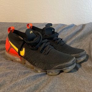 Air VaporMax Flyknit 2
"Laser Orange' size 10.5